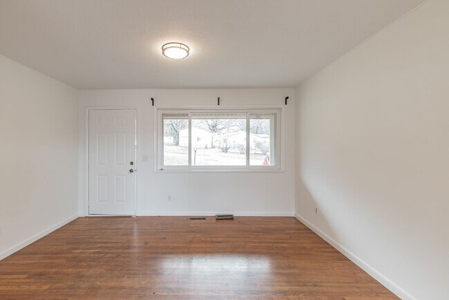 Building Photo - 3/ 1.5 Home for Rent