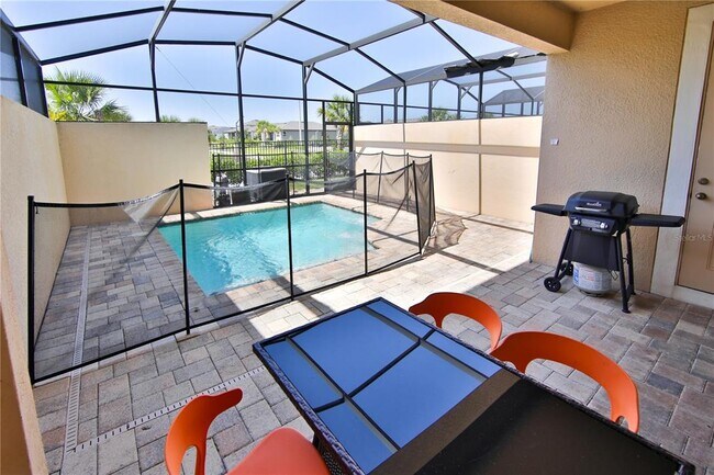 Foto del edificio - 1515 Carey Palm Cir