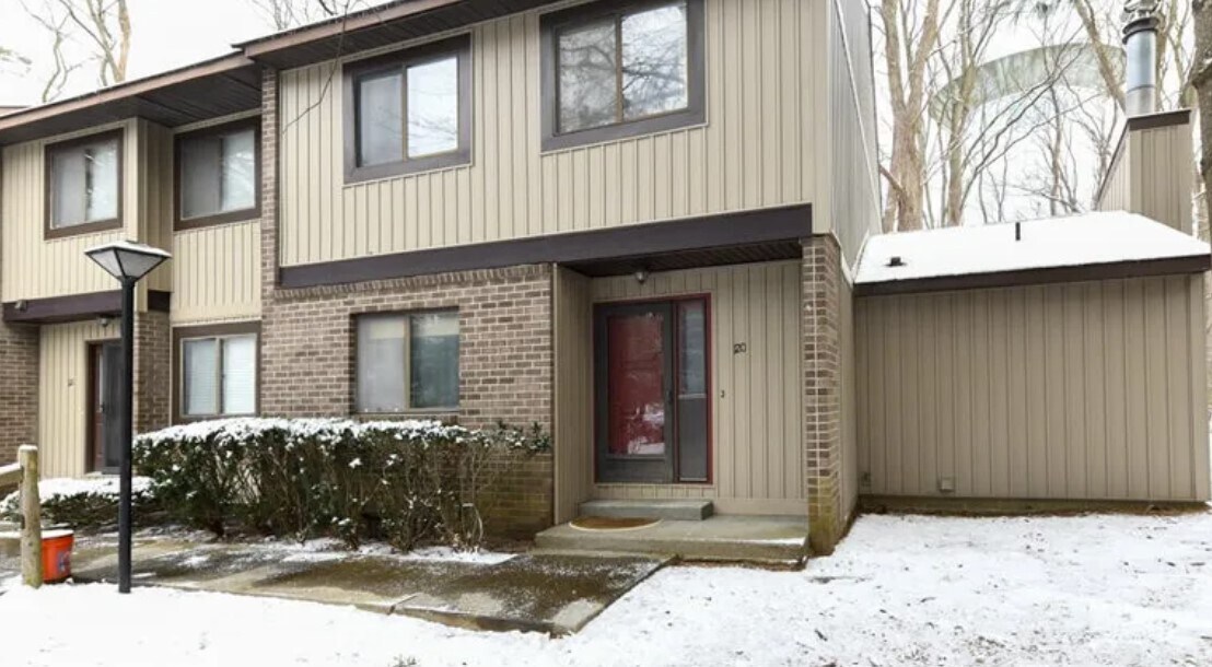 Primary Photo - 120 Knollwood Ter