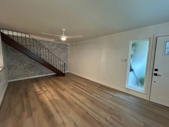 Building Photo - Fabulous Remodeled Condo
