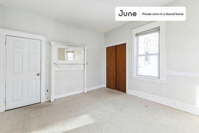 Foto del edificio - Room in Shared 5 bed/1 bath home