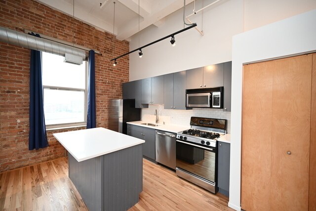 Building Photo - 420 S Clinton St