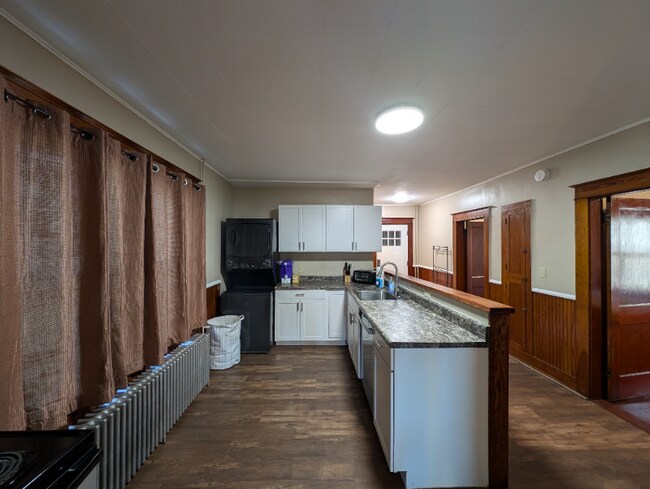 Foto del edificio - 492 Burgess St