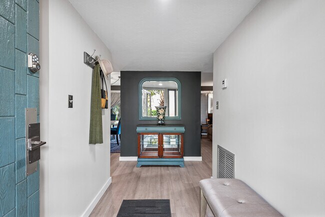 Foto del edificio - 5061 Sherwood Ln