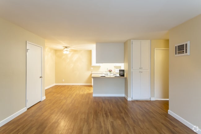 3 BR, 2 BA - 1022 SF - Parklane Apartments *$500 OFF*