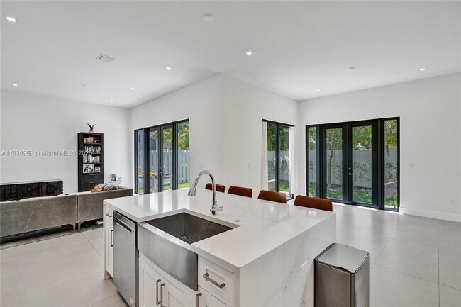 Foto del edificio - 7759 SW 99th St