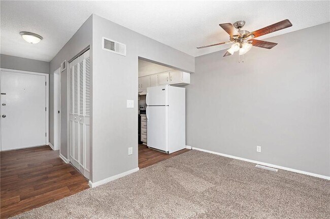 Foto del edificio - 6926 NW Chapel Woods Ln