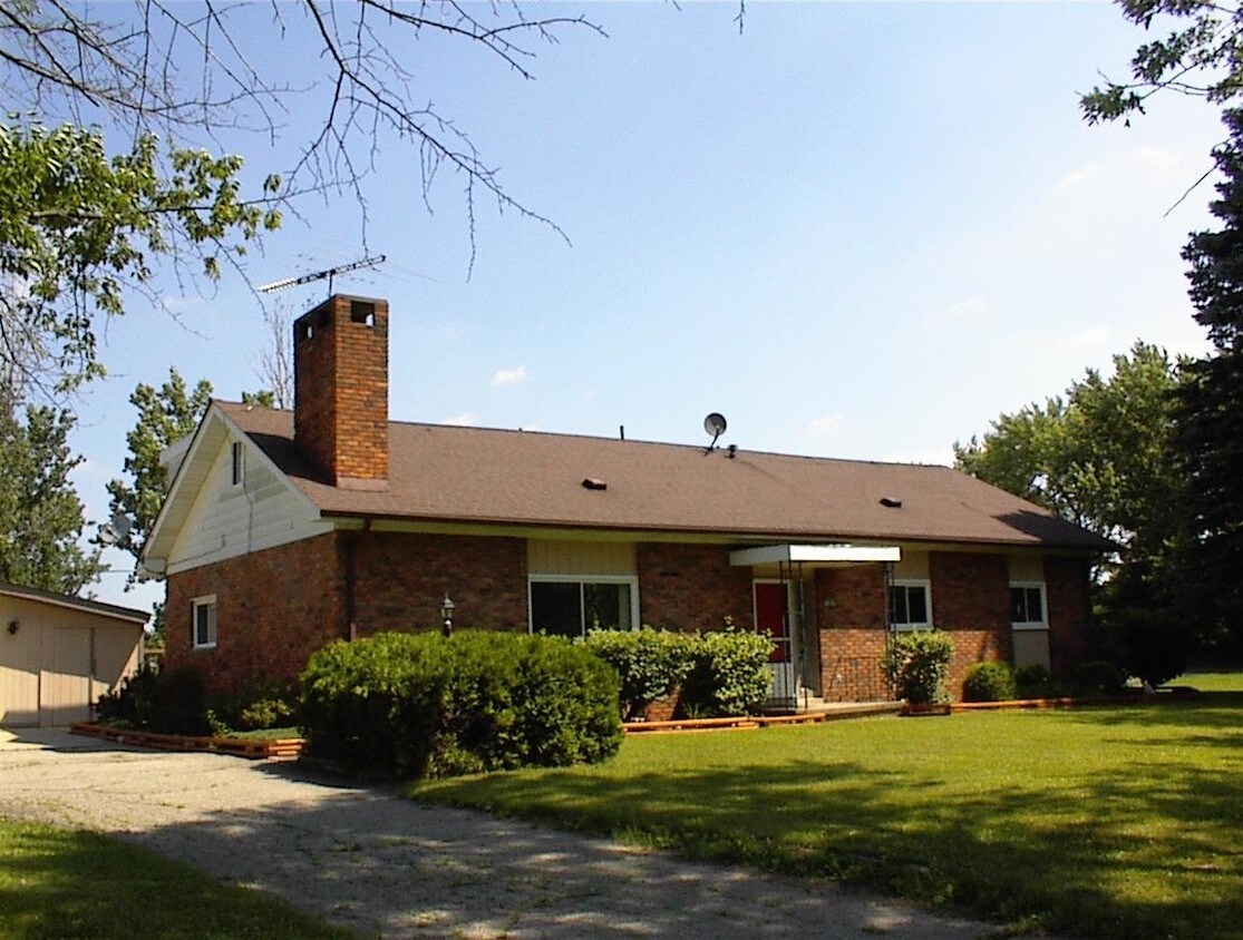 Primary Photo - 7350 E Michigan Ave