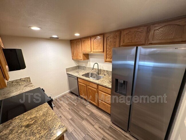 Foto del edificio - 8130 Sunrise E Way