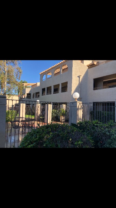 Primary Photo - 6960 Hyde Park Dr