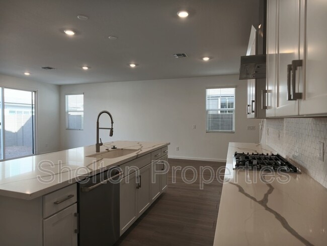 Building Photo - 2433 W Maximo Wy