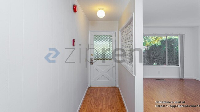 Foto del edificio - 95 Colleen Way