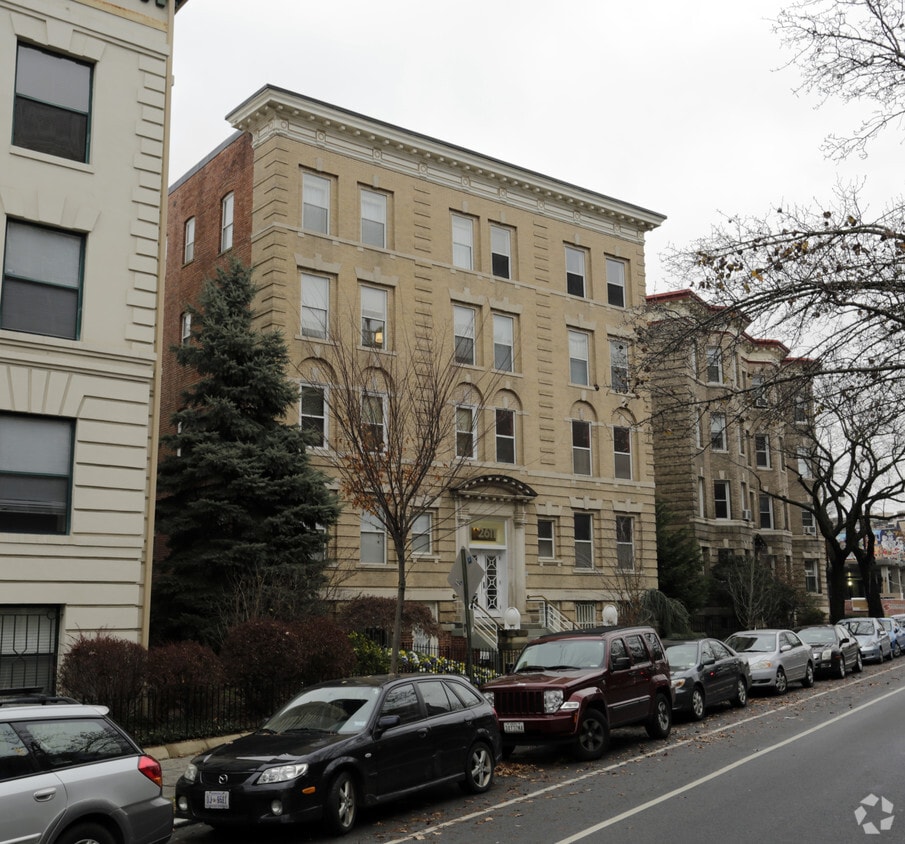 Building Photo - Lynshire