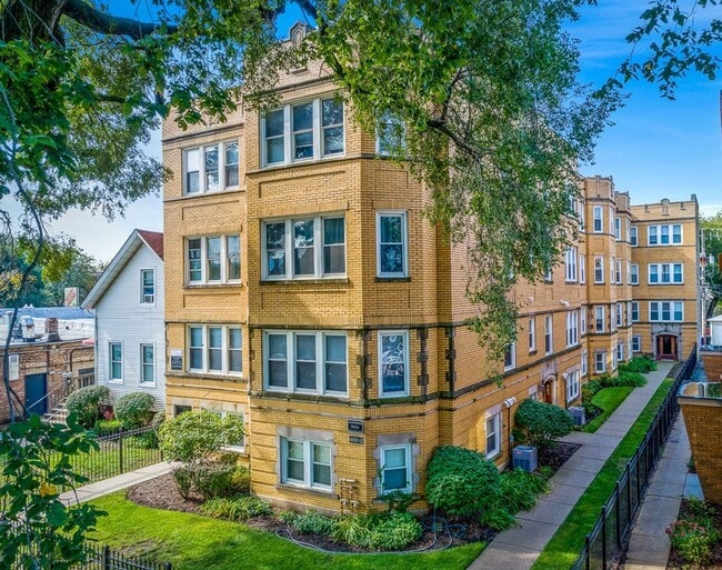 Building Photo - 4808 N Paulina St