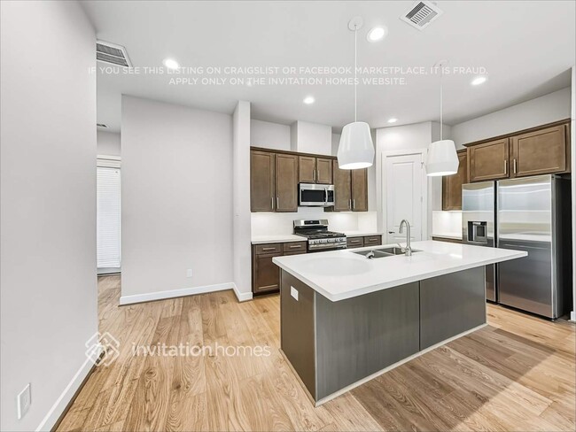 Building Photo - 12410 Executive Dr