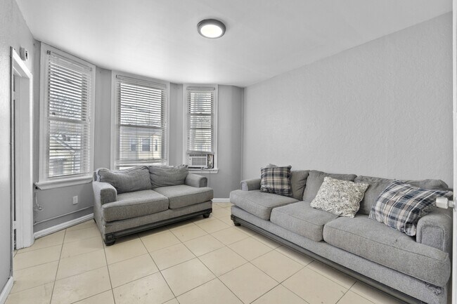 Building Photo - 6113 Washington St