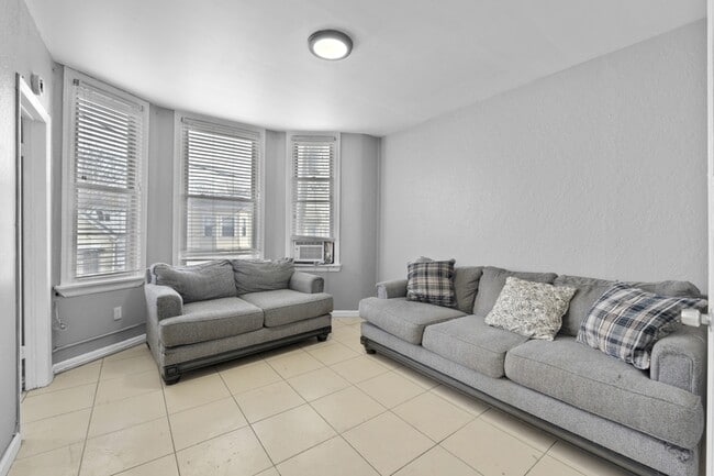 Foto del edificio - 6113 Washington St