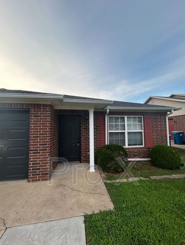 Primary Photo - 3406 SW Landau Ct