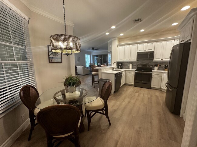 Foto del edificio - 8837 E Bay Cir