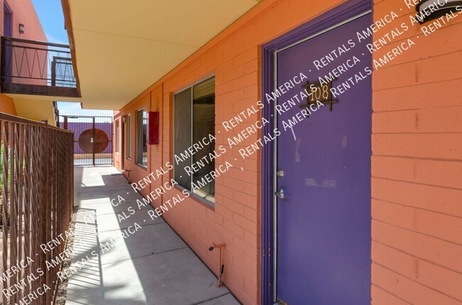 Building Photo - 55 N Cherry Ave