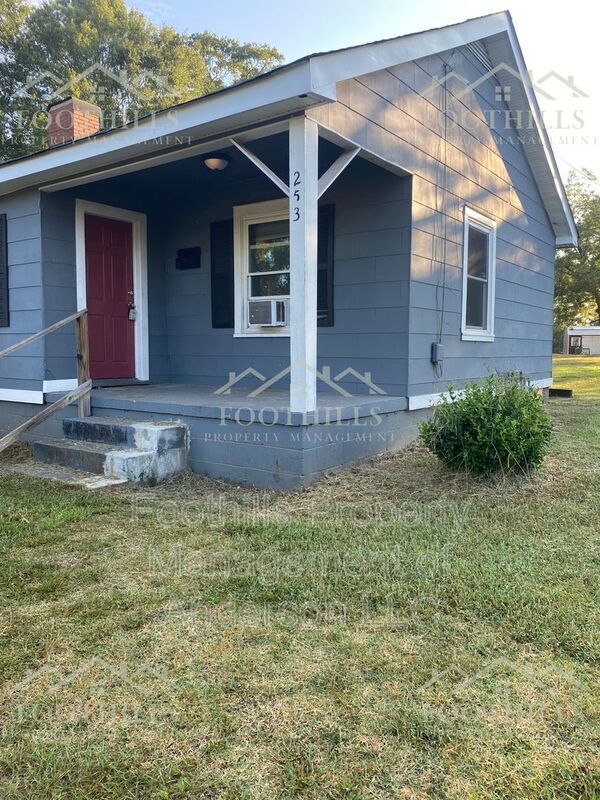 Primary Photo - 253 S Shirley Ave