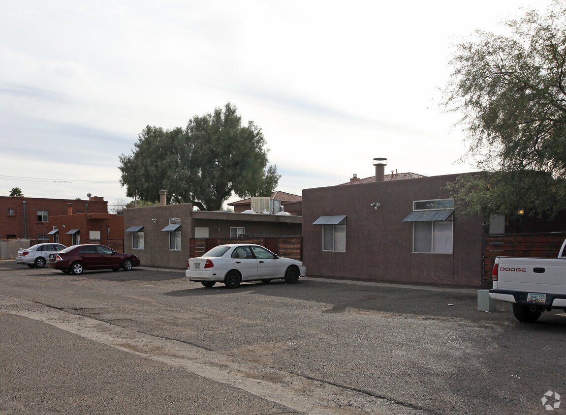 Building Photo - 3055-3085 E Allen Rd