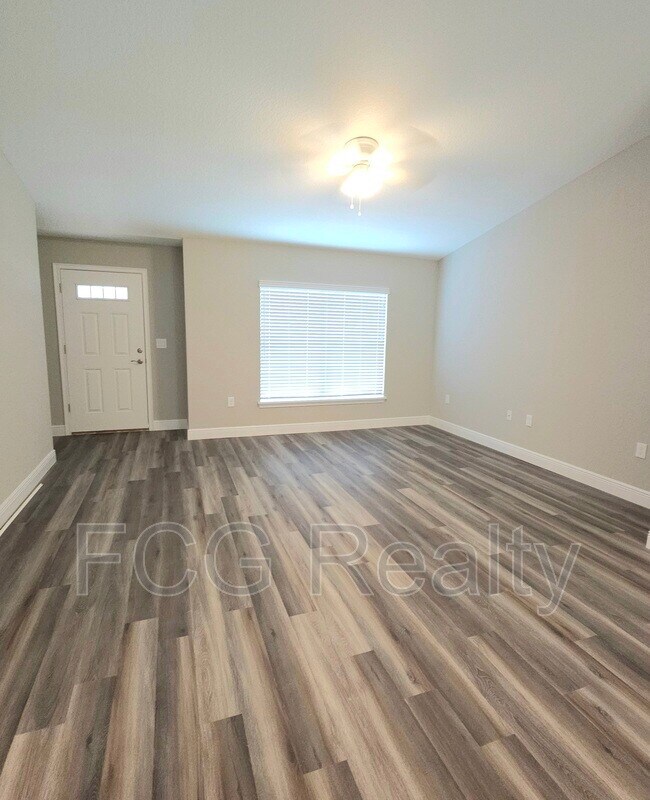Building Photo - 10057 N Athenia Dr