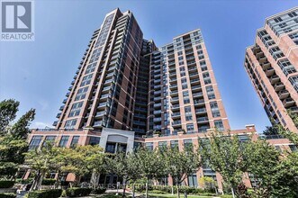 Building Photo - 60 Heintzman St