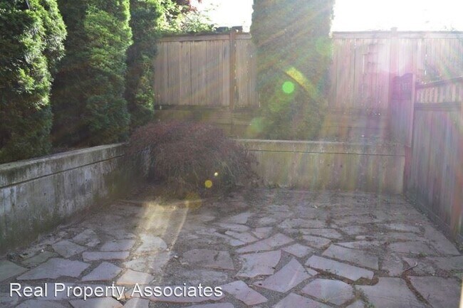 Building Photo - 2 br, 1.5 bath House - 4313 Linden Ave N #A