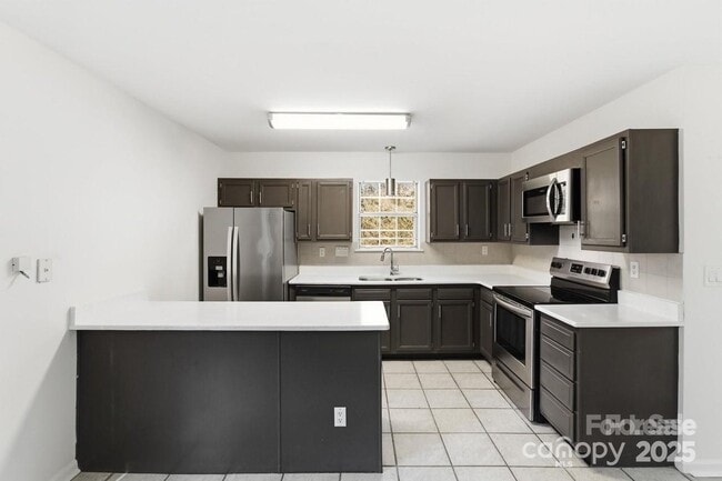 Foto del edificio - 6113 Windsor Gate Ln