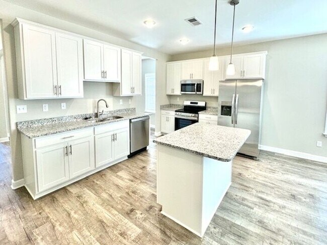 Foto del edificio - Now Leasing a 4-Bedroom 2.5 Home In Somerville, TN. Availalbe NOW!