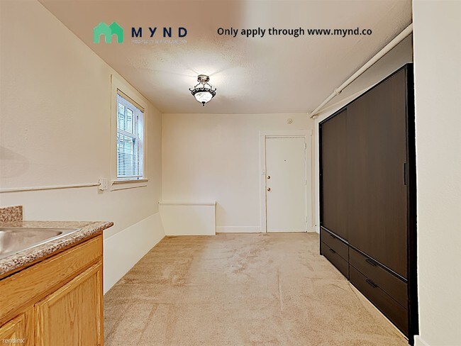 Building Photo - Studio, 1 bath  - 240 Grand Ave Apt 2 Apt 2