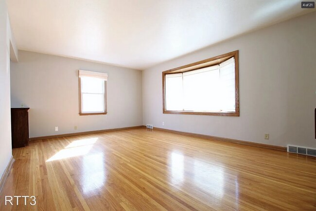 Foto del edificio - 4 Bedroom / 3 Bath Home off of 72nd and Gr...