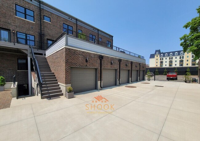 Foto del edificio - Brownstone Condominiums