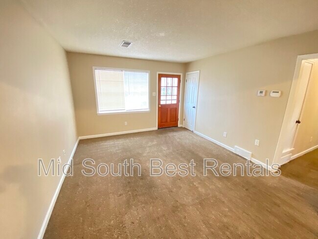 Foto del edificio - 5296 Broken Oak Dr