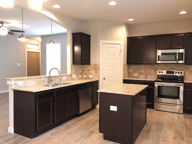 Foto del edificio - LUXURY 2 STORY DUPLEX LOCATED IN MIDLOTHIAN, TEXAS!