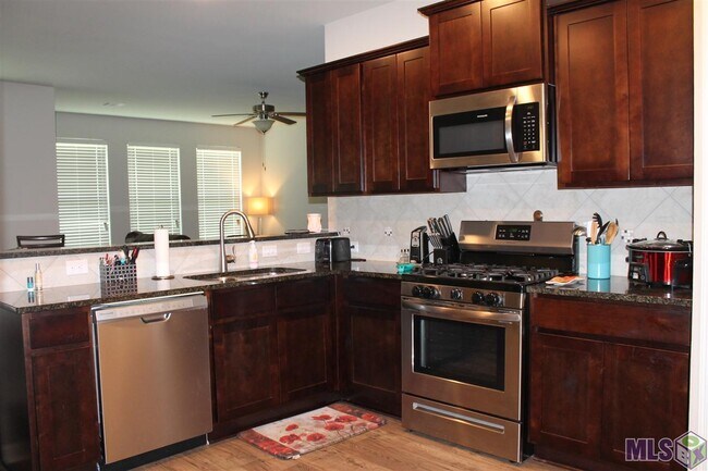 Building Photo - 39411 Legacy Lake Dr