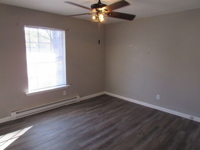Foto del edificio - Comfortable 2BD/1BA Apartment with Washer/Dryer Hookups