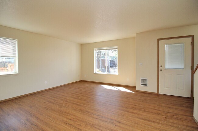 Building Photo - 5038 N Vanderbilt St