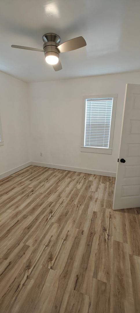 Building Photo - --APPLICATION PE 2 BR/ 1 BA Newly Renovate...