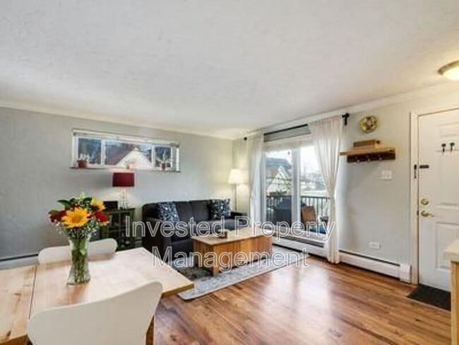 Building Photo - 1243 Vine St