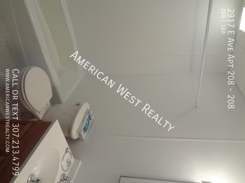 Building Photo - 2917 E Ave