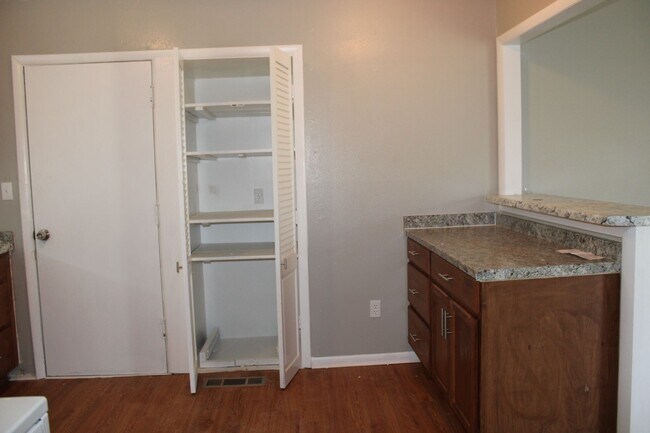 Foto del edificio - REMODELED!!  3 beds, 2 bath