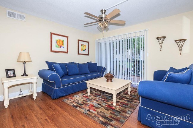 Building Photo - 11050 Le Jardin Cir