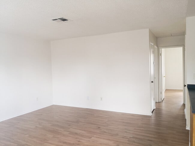 Building Photo - 2301 Pearson Ct