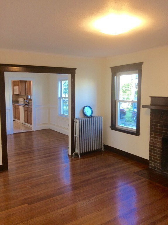 Foto del edificio - 61-63-63 Bartlett Ave