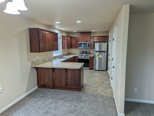 Foto del edificio - 3607-3617 Colton Ln NE