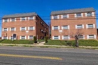 Building Photo - 712-718 E Main St