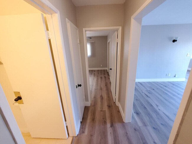 Building Photo - 345 S Manhattan Pl