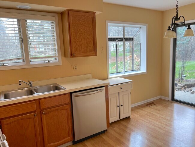 Building Photo - 986 West Ct